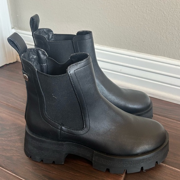 New Steve Madden Chelsea Ankle Boots chunky Lug Platform Size 9 - Picture 1 of 7